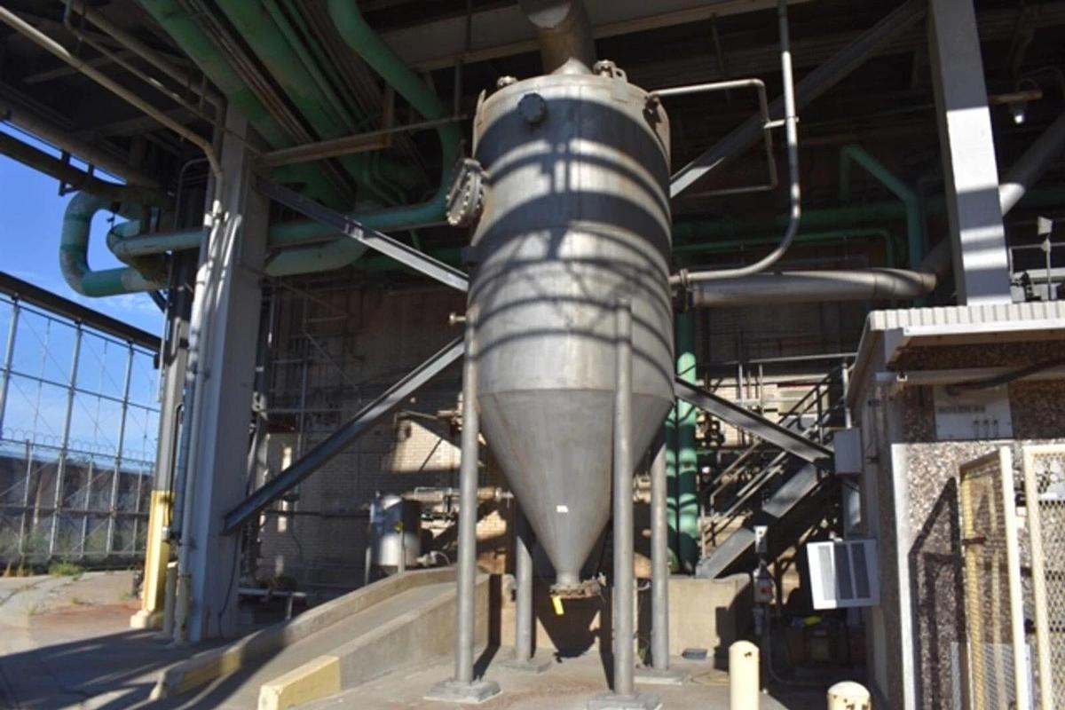 Used 1700 Gallon SS Tank