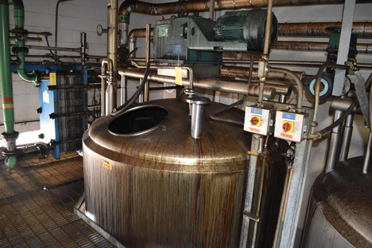 Used 1600 Gallon SS Tank