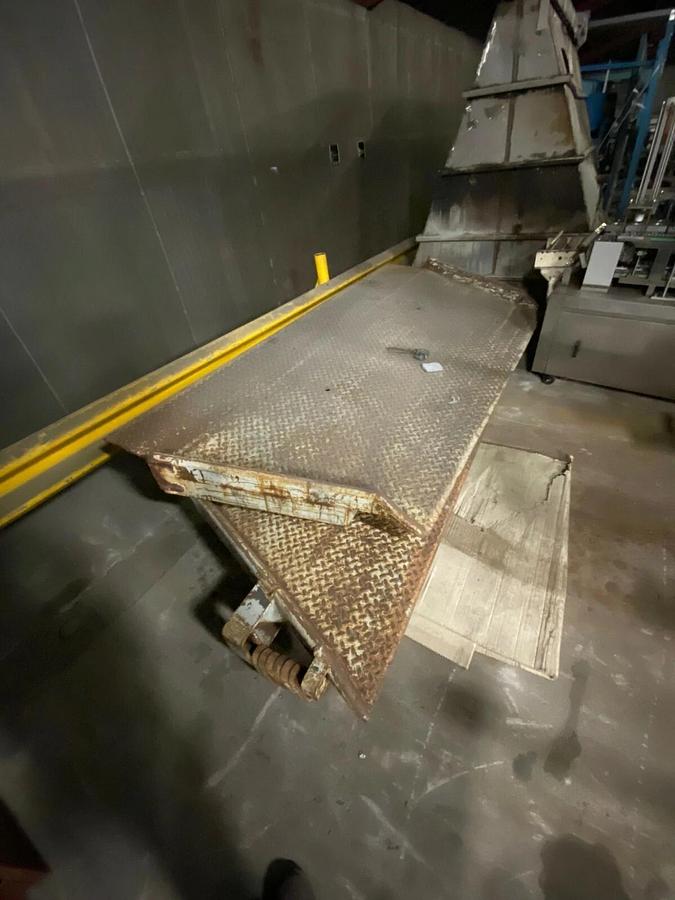 Used GENQUIP Dock Plate