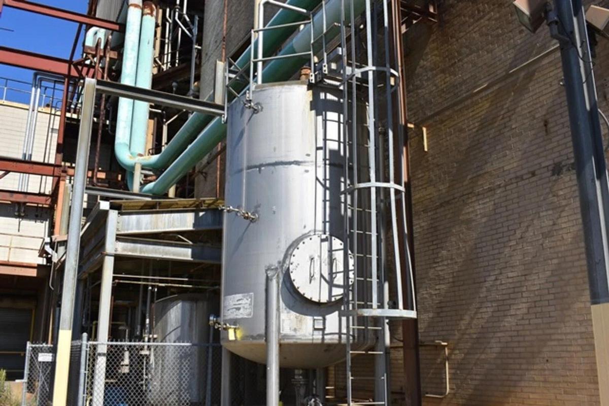 Used 3700 Gallon SS Tank