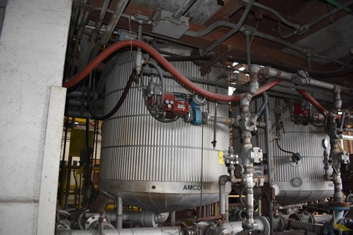 Used 881 Gallon SS Tank