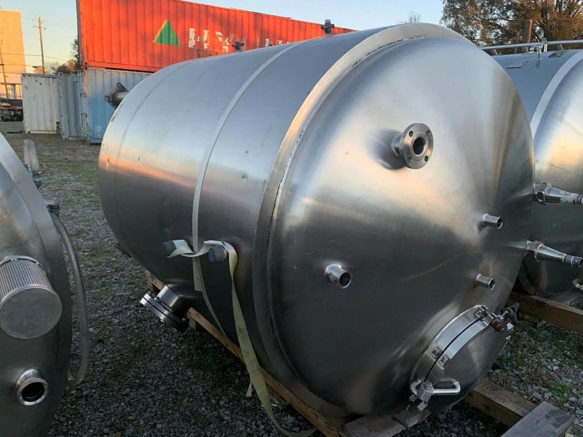 Used 1000 Gallon SS Tank