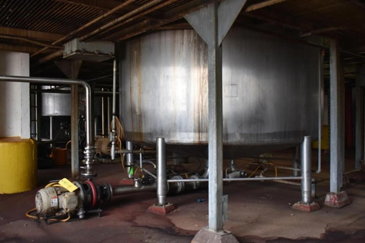 Used 1800 Gallon SS Tank