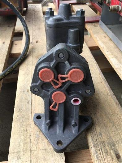 Used 0 Rexroth H-5 RELAY AIR VALVE P-059155-00080