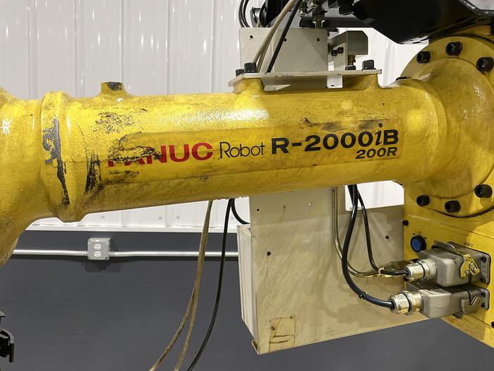 Used FANUC R2000iB/200R WITH R30iA CONTROLLER