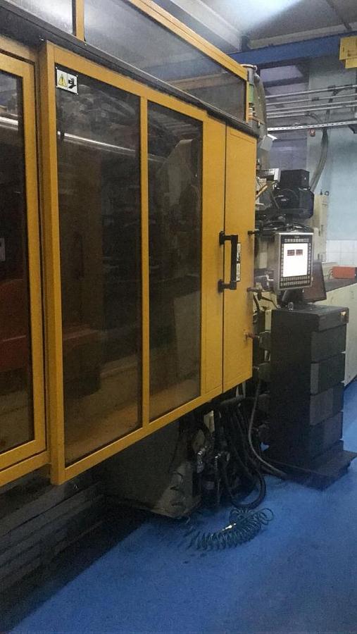 Usado 2011 Husky HyCAP 300 Máquinas de moldeo por inyección de cierre (2 off)