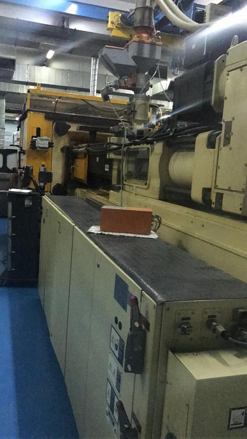 Usado 2011 Husky HyCAP 300 Máquinas de moldeo por inyección de cierre (2 off)