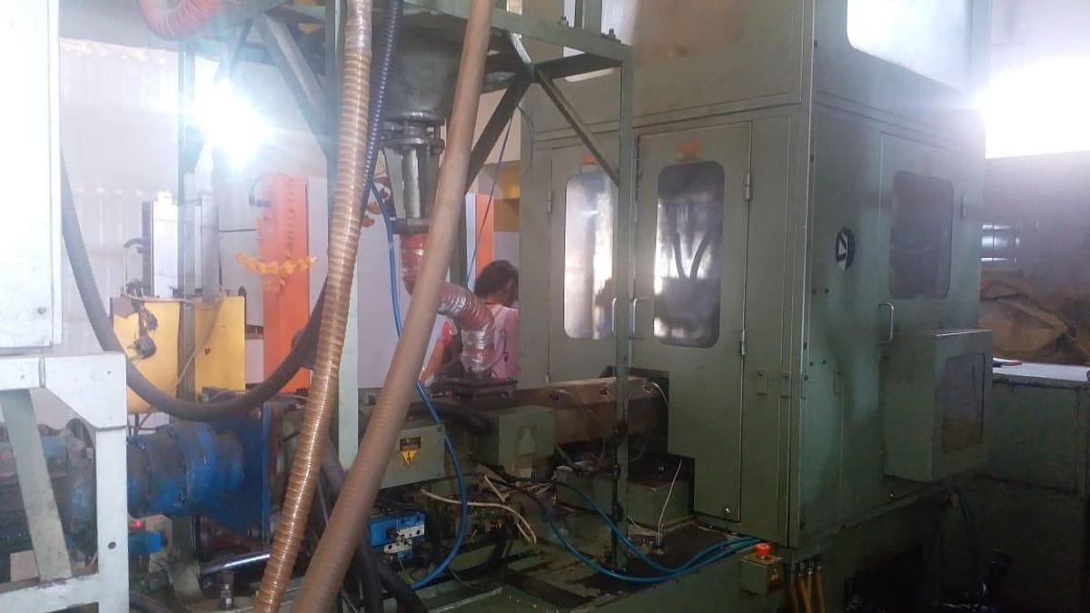 Usado 1996 Aoki SBIII 100-L-20 Máquina de moldeo por soplado y estirado por inyección