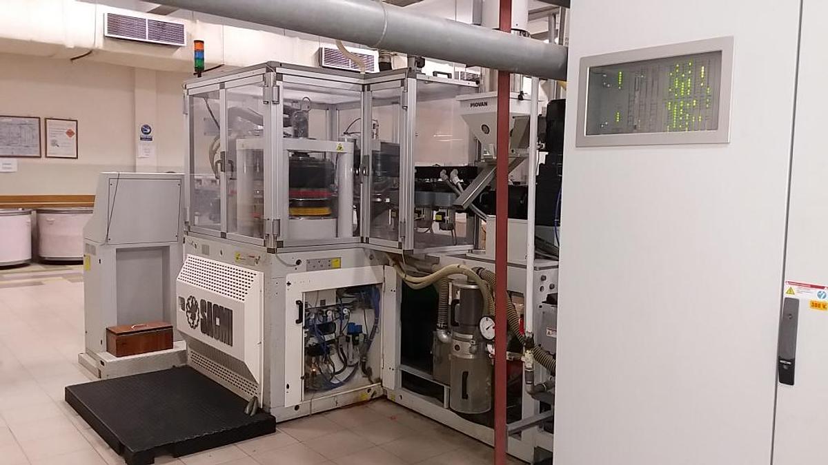 Used 2014 Sacmi PMV 224E liner system for closures