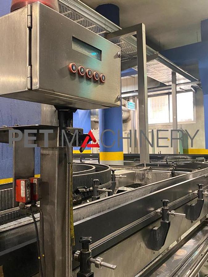 Usado 2005 Línea completa de embotellado PET de Krones para agua mineral