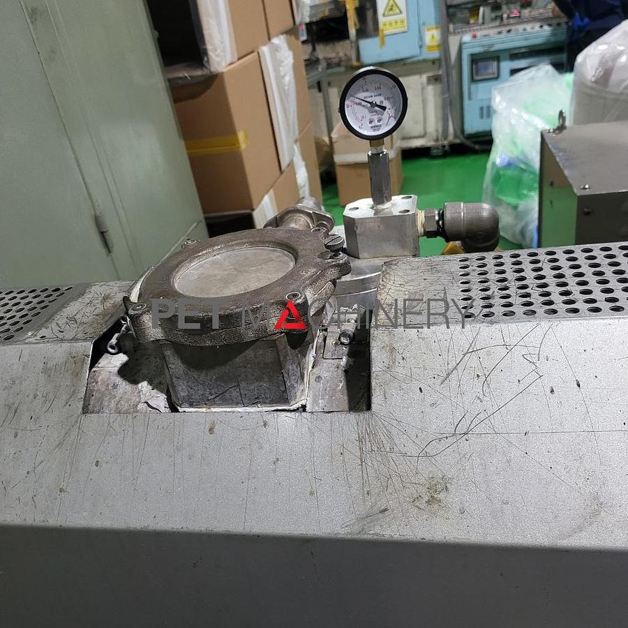 Used 2016 Aoki SBIII 250LL-50S Injection Stretch Blow Moulding machine