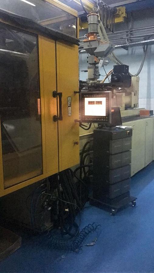 Usado 2011 Husky HyCAP 300 Máquinas de moldeo por inyección de cierre (2 off)