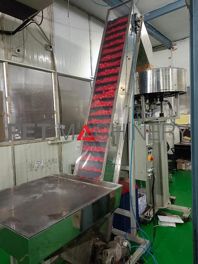 Usado 2008 Sacmi CCM 003A Línea de moldeo por compresión de cierres