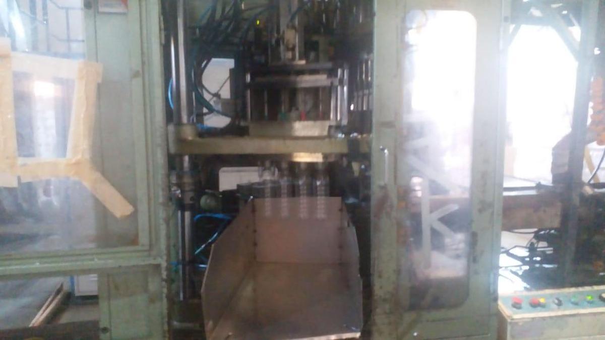 Usado 1996 Aoki SBIII 100-L-20 Máquina de moldeo por soplado y estirado por inyección