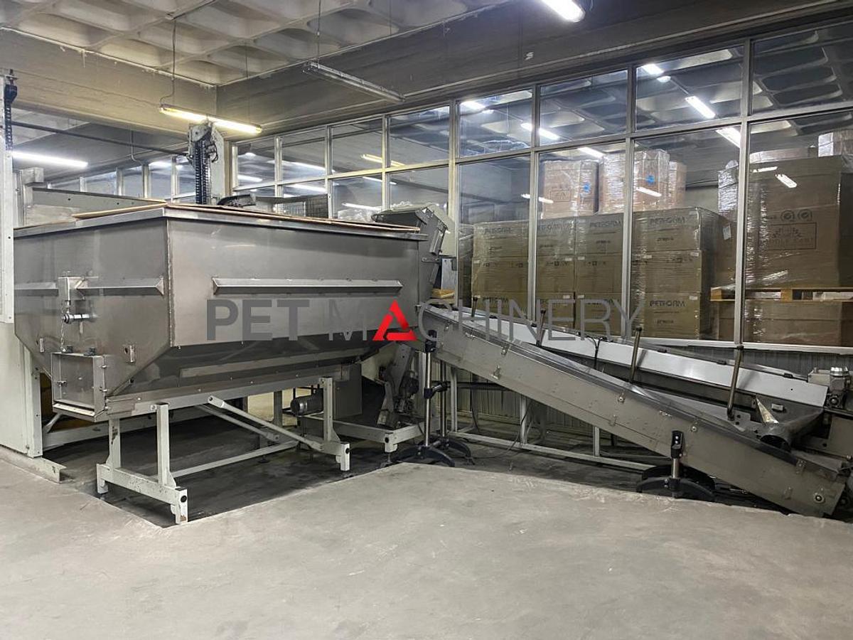 Usado 2005 Línea completa de embotellado PET de Krones para agua mineral