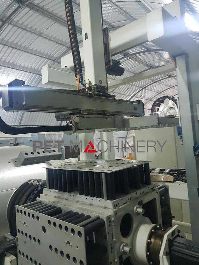 Usado 2004 Krauss Maffei KM175-3500CV Sistema de moldeo por inyección de preformas PET de 48 cavidades