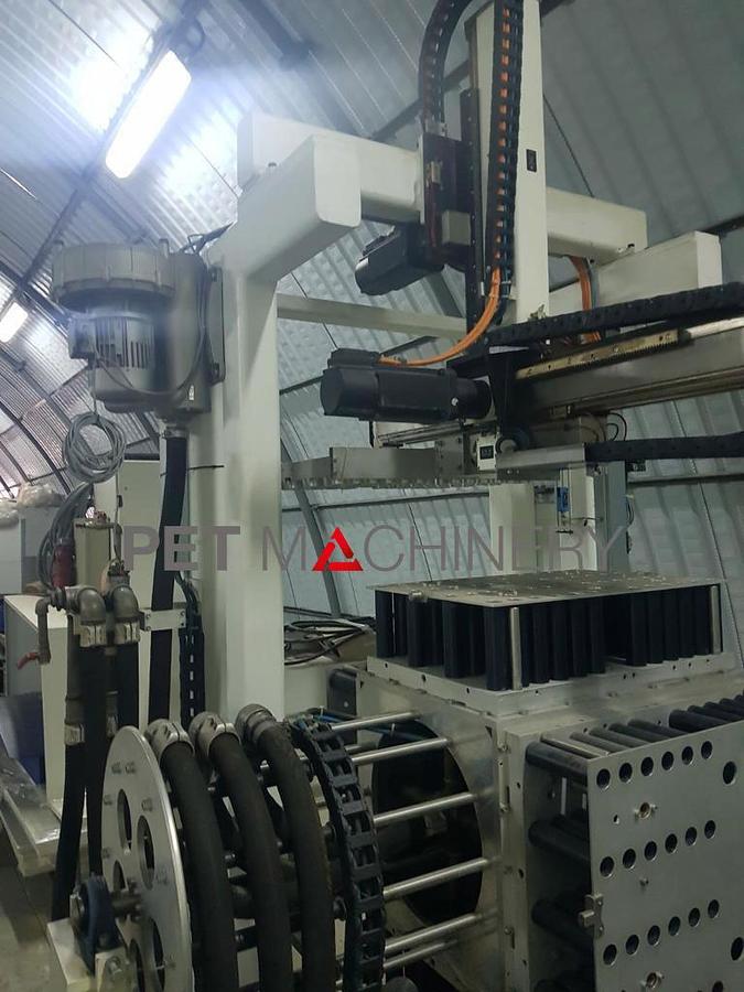 Usado 2004 Krauss Maffei KM175-3500CV Sistema de moldeo por inyección de preformas PET de 48 cavidades