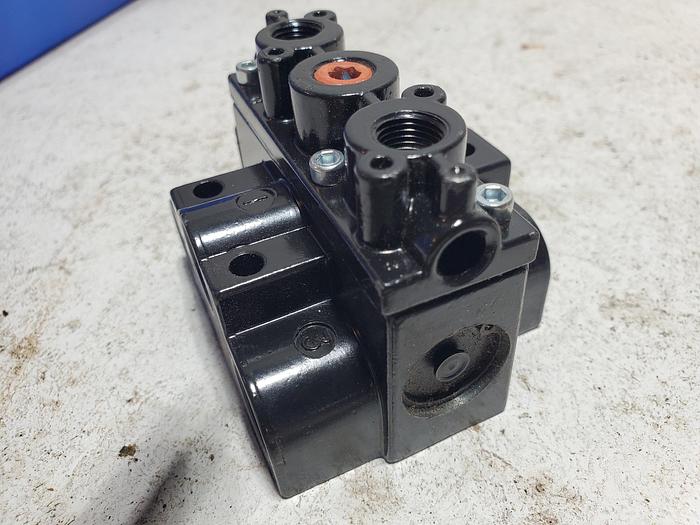 NEW Aro Fluid Power A213PD-M E0110 Solenoid Valve (BRE2)