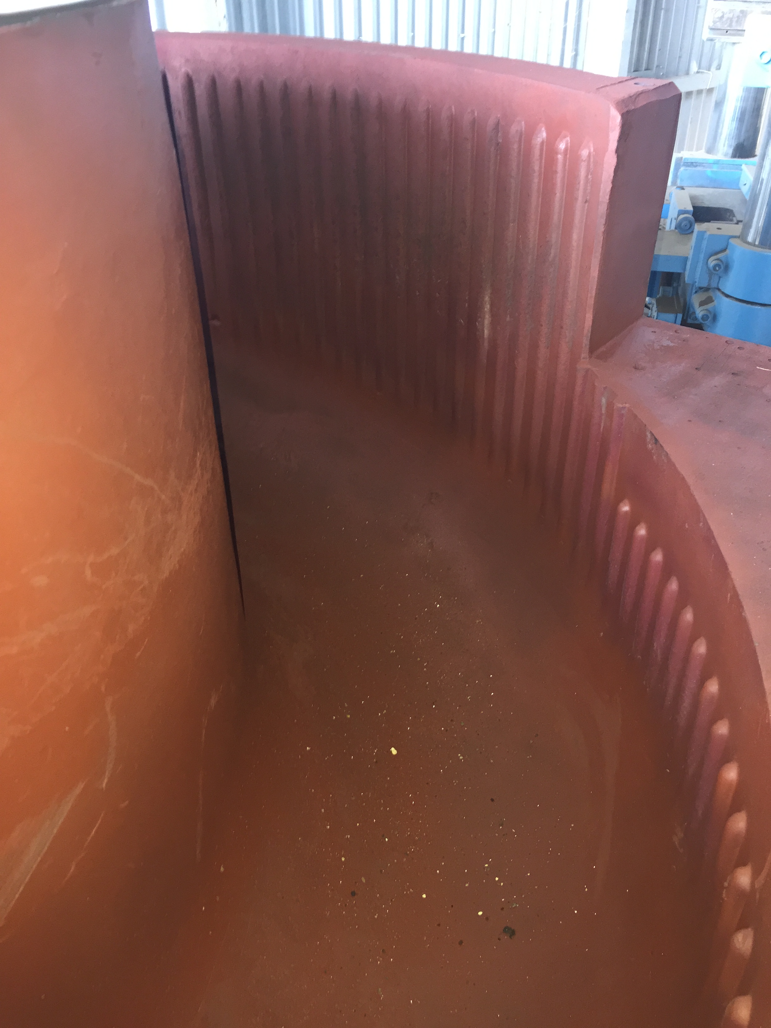 Used 10 cu. ft. Giant Vibratory Finisher