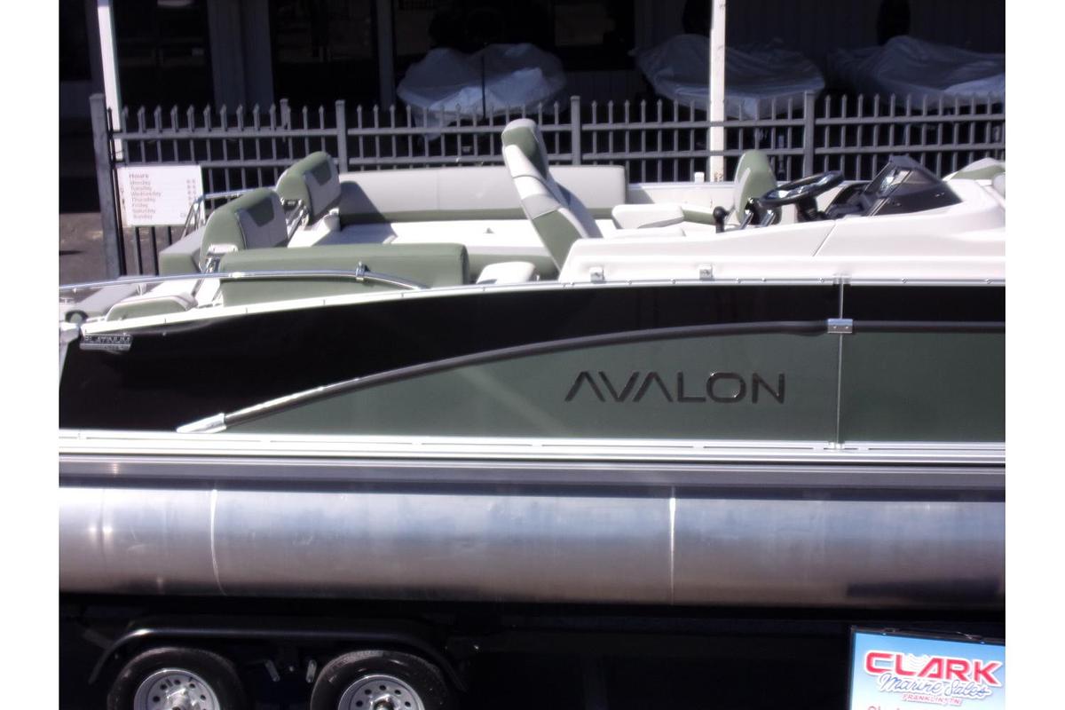 2025 Avalon Catalina 23' Quad Lounger Shift triple log with a Mercury 250 Pro XS