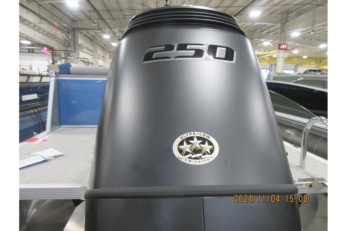 2025 Avalon Catalina 23' Quad Lounger triple log with Suzuki 250