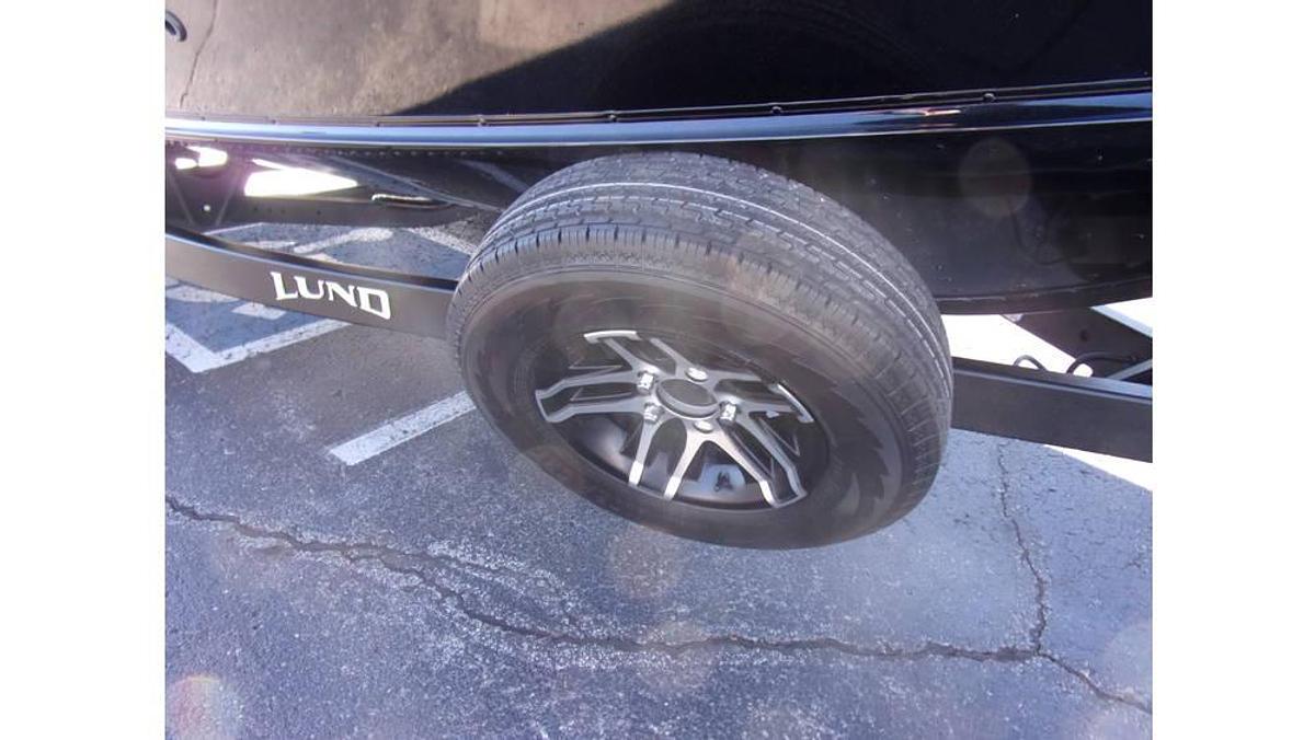 Used 2023 Lund 1875 Impact XS