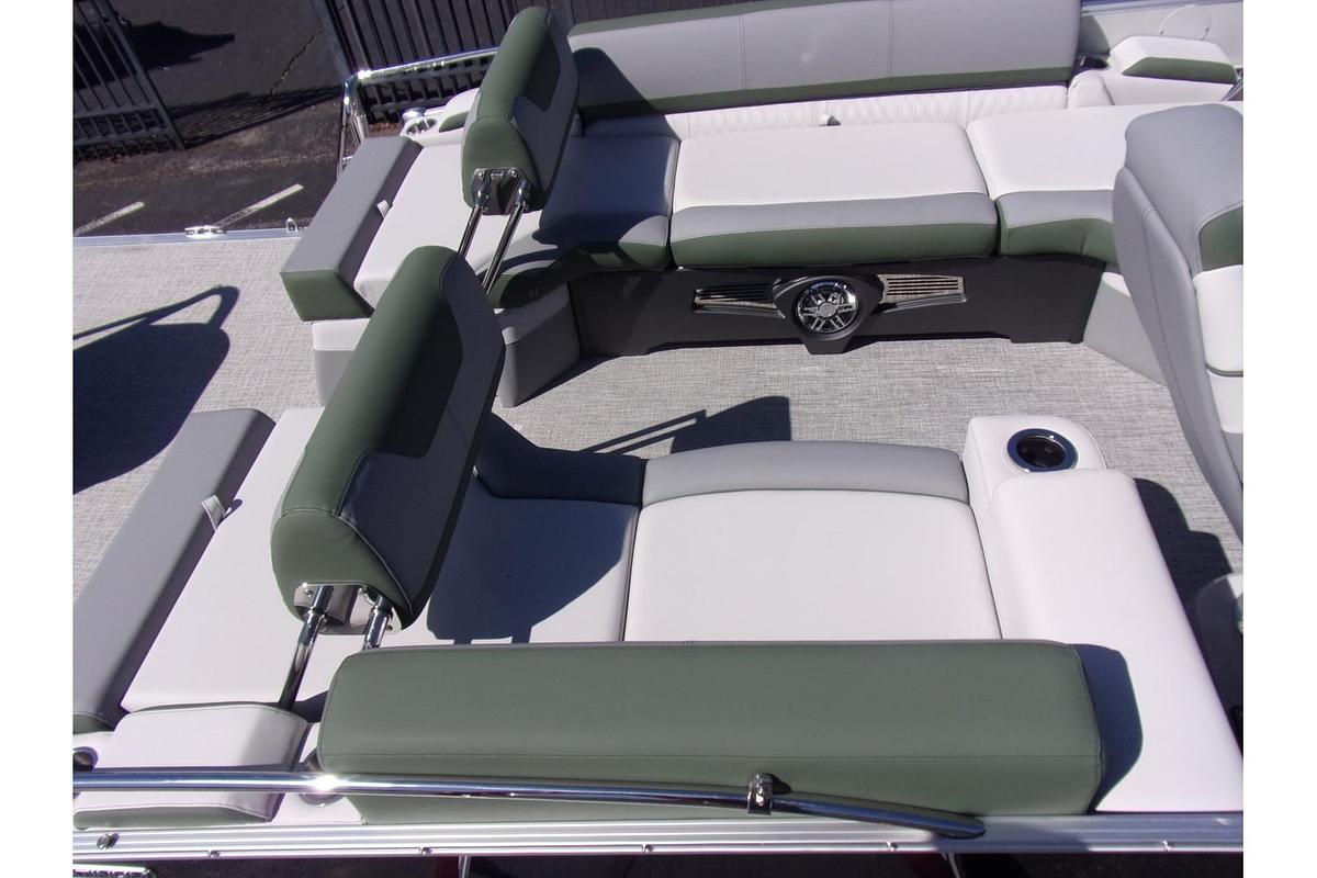 2025 Avalon Catalina 23' Quad Lounger Shift triple log with a Mercury 250 Pro XS
