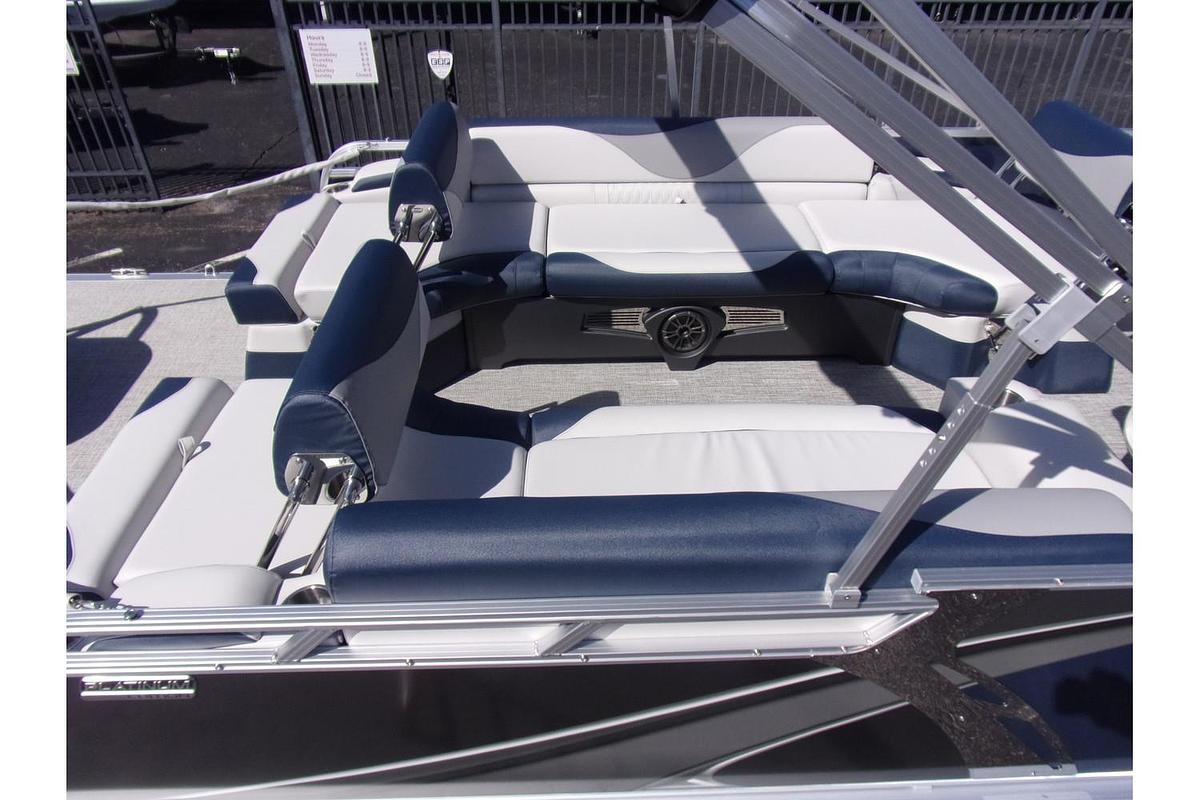 2025 Avalon 25 LSZ Quad Lounger Shift triple log with Mercury 250 Pro XS 4-stroke