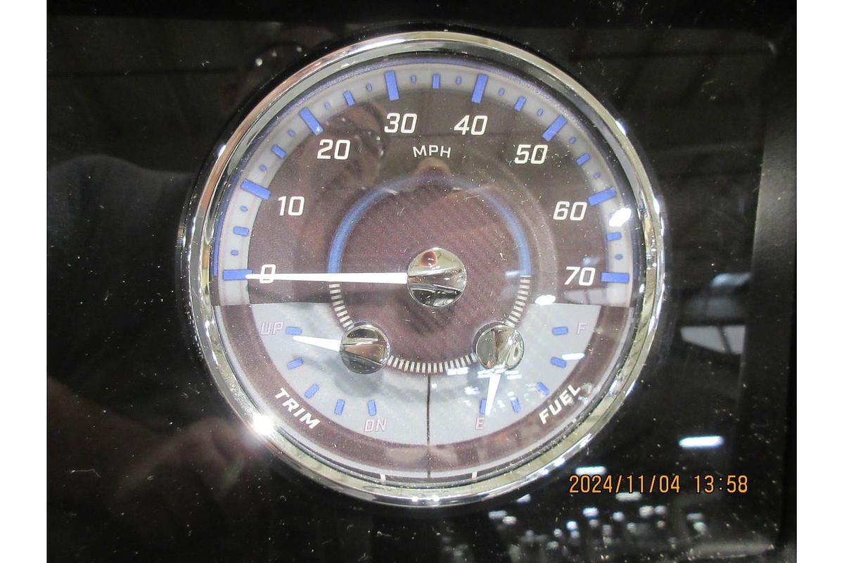 2025 Avalon Catalina 23' Quad Lounger triple log with Suzuki 250