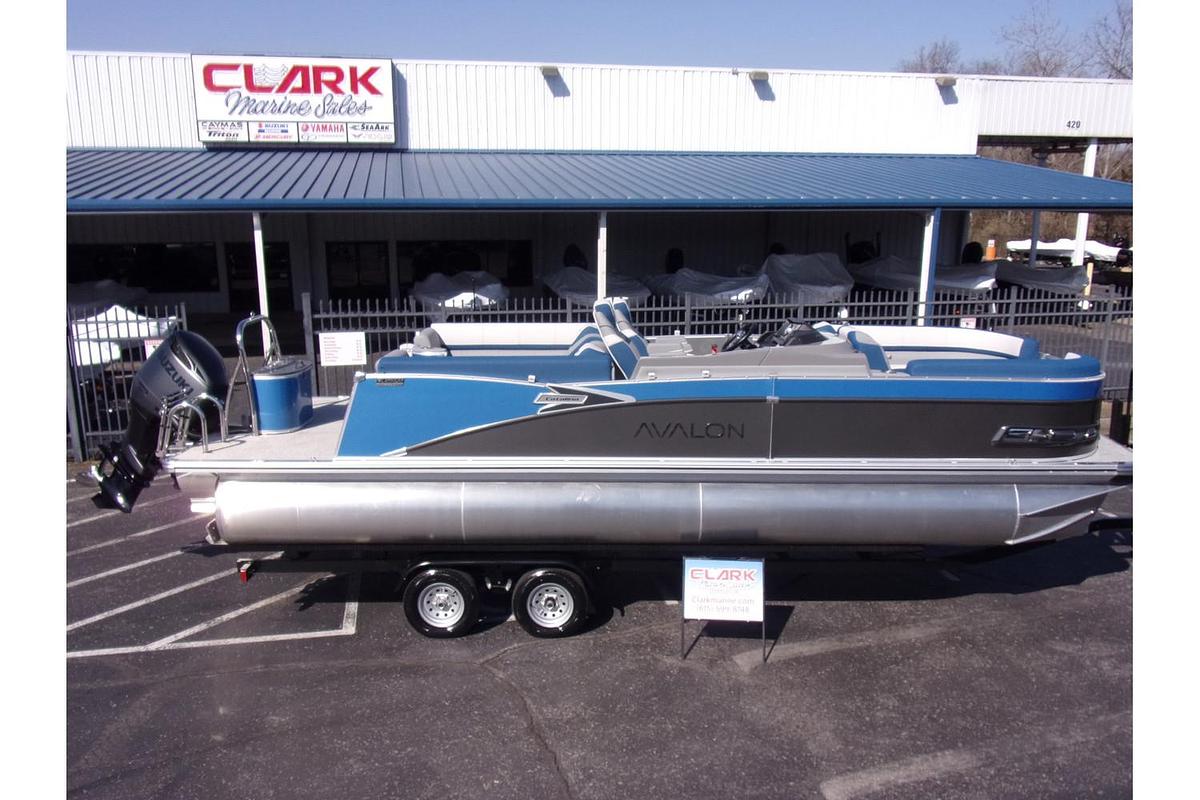 2025 Avalon Catalina 23' Quad Lounger triple log with Suzuki 250