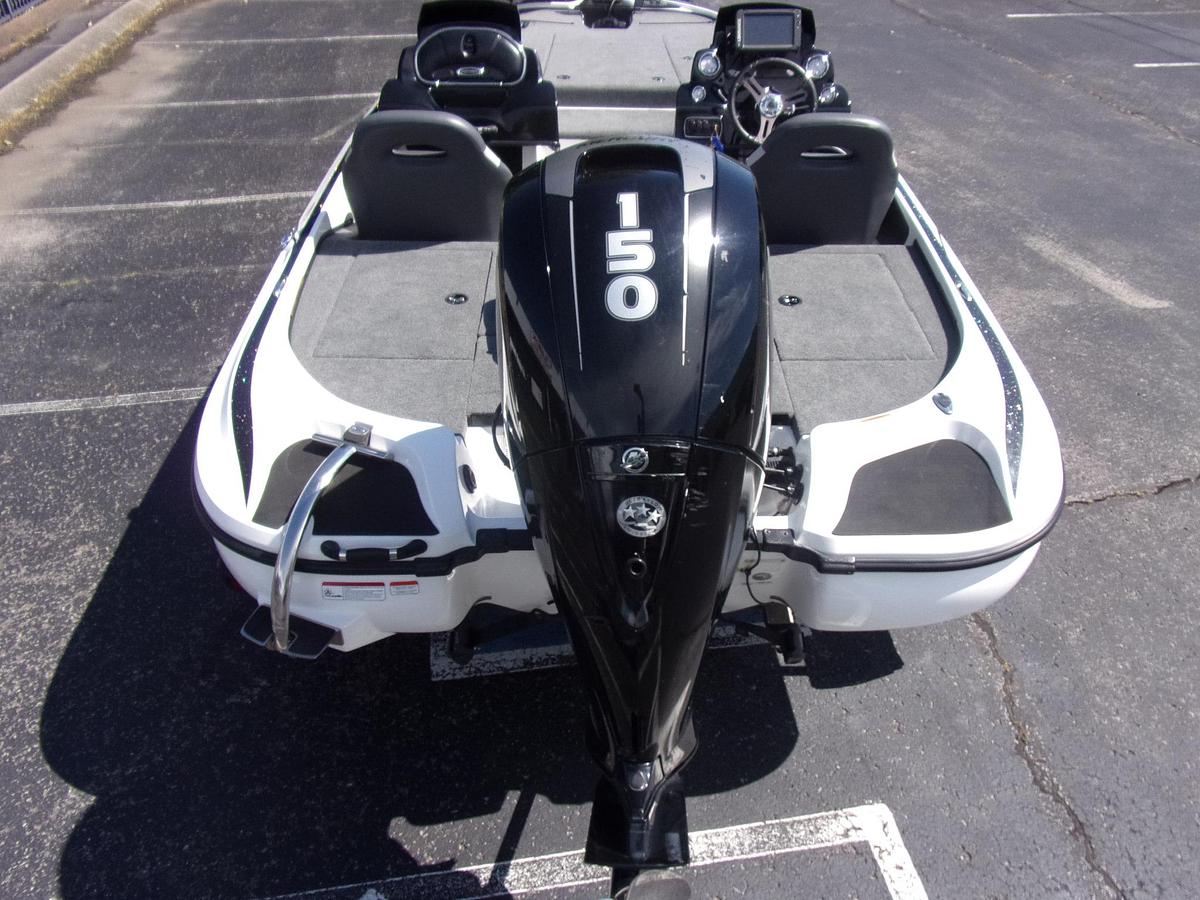 Used 2017 Nitro Z 18 DUAL CONSOLE with low hour MERCURY 150 4-stroke
