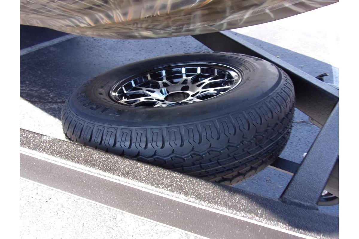 2025 SeaArk Phantom 20 XV Side Console