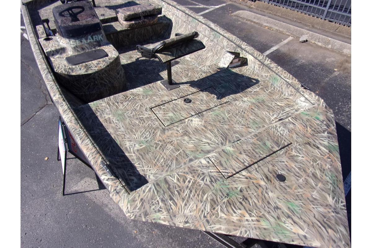 2025 SeaArk Phantom 20 XV Side Console