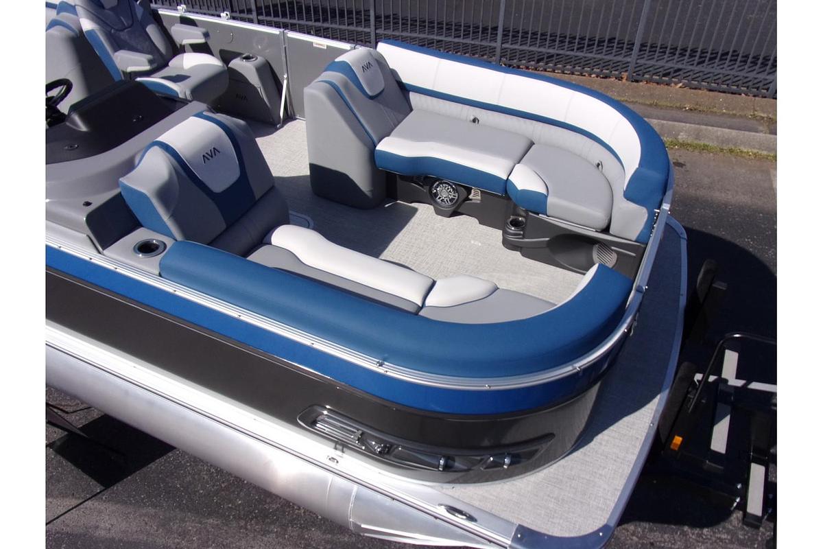 2025 Avalon Catalina 23' Quad Lounger triple log with Suzuki 250