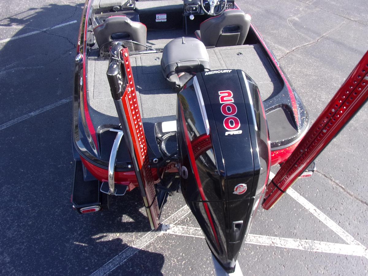 Used 2019 Nitro Z 19 with 200 4-stroke, Spot Lock, 10' Blades, 3 H'Bird units