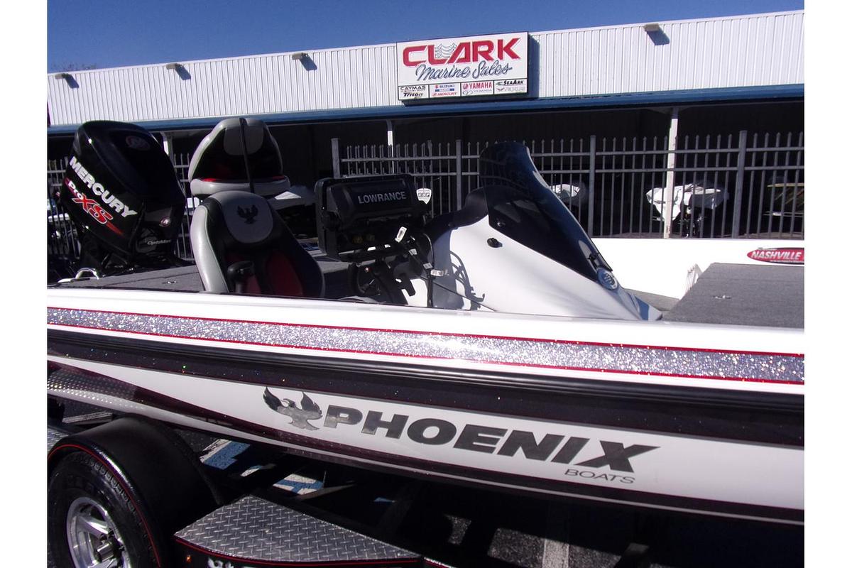 Used 2018 Phoenix Boats 618 Pro - like new with only 20 hours!