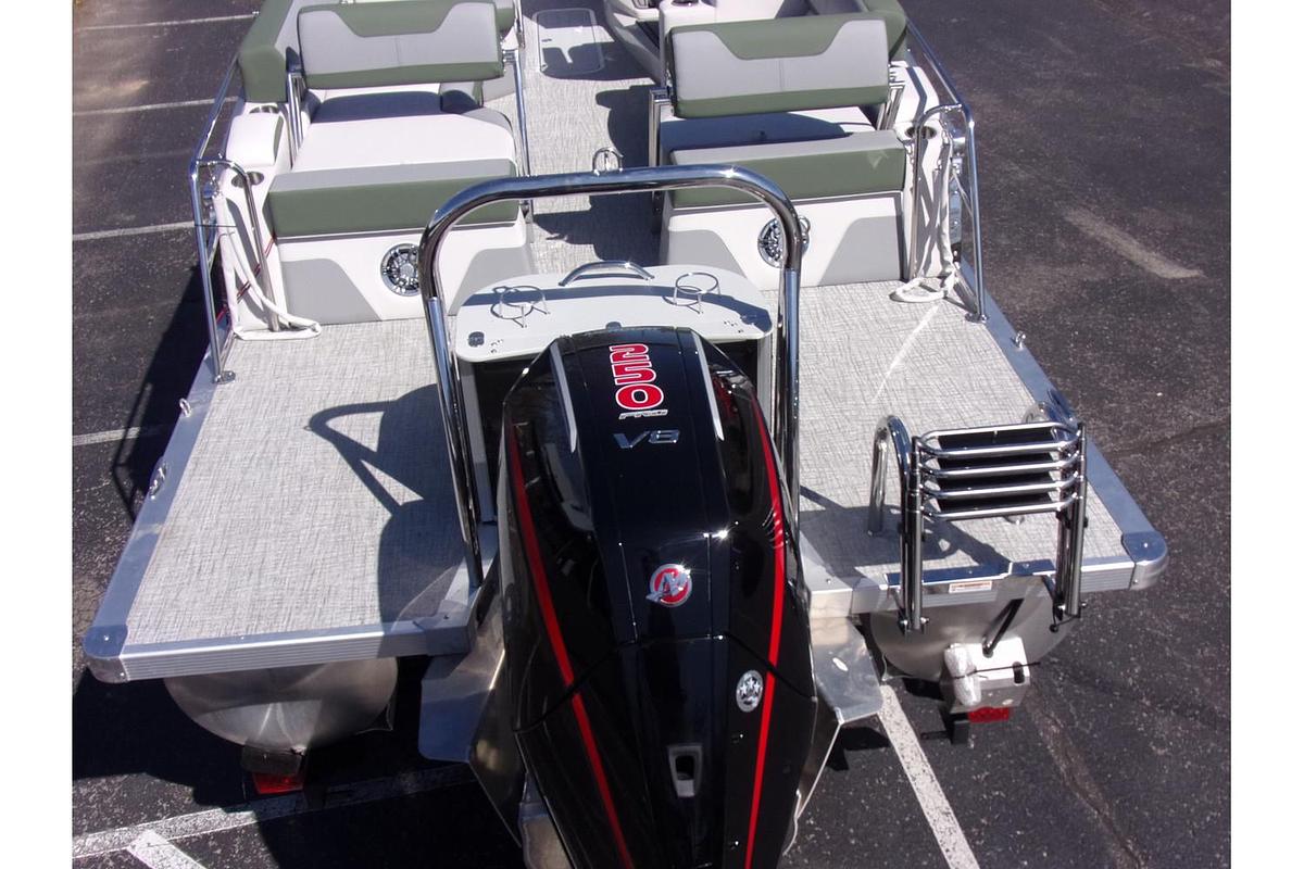 2025 Avalon Catalina 23' Quad Lounger Shift triple log with a Mercury 250 Pro XS