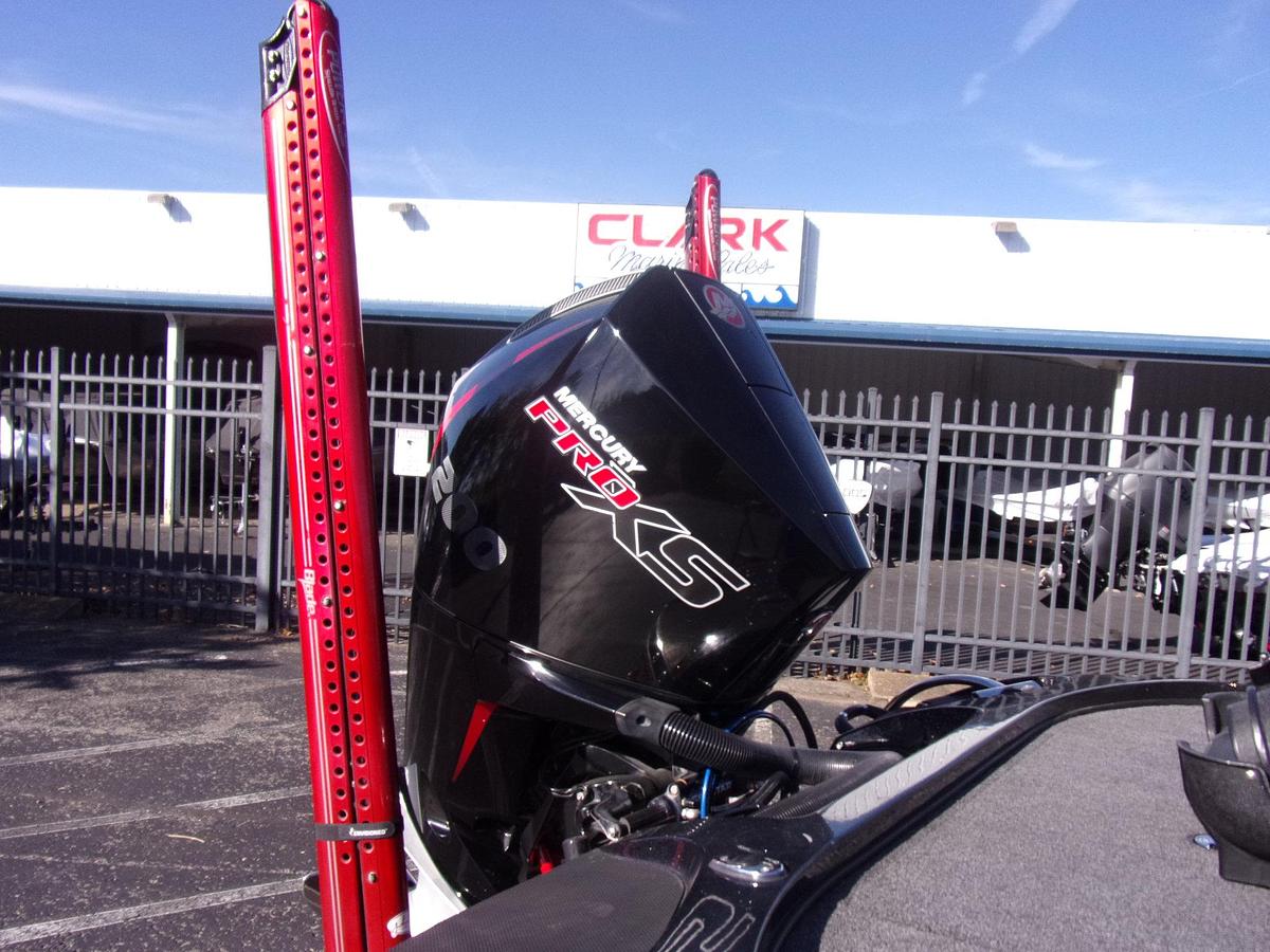 Used 2019 Nitro Z 19 with 200 4-stroke, Spot Lock, 10' Blades, 3 H'Bird units
