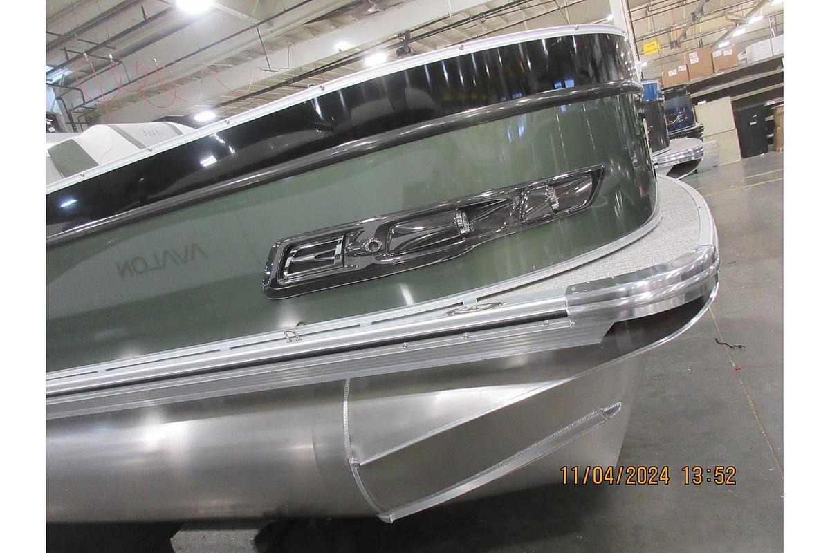 2025 Avalon Catalina 23' Quad Lounger Shift triple log with a Mercury 250 Pro XS