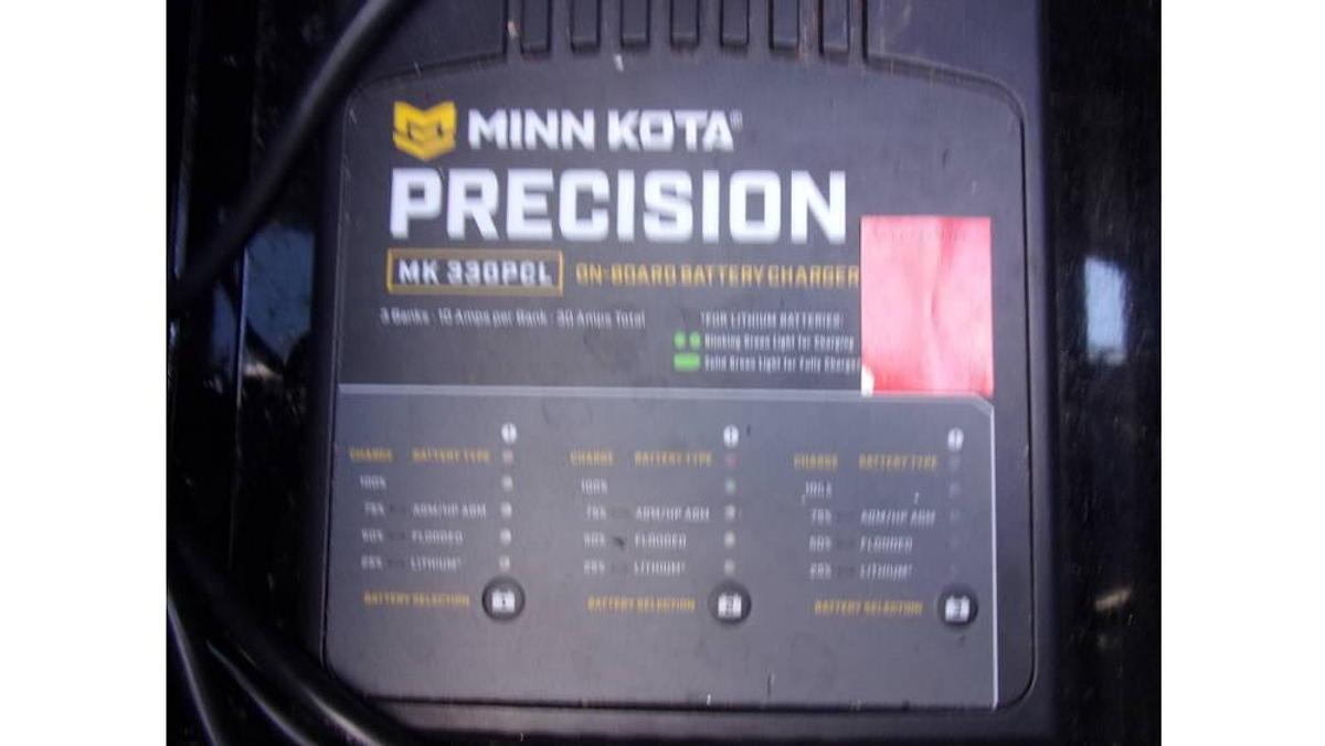 Used 2023 Lund 1875 Impact XS