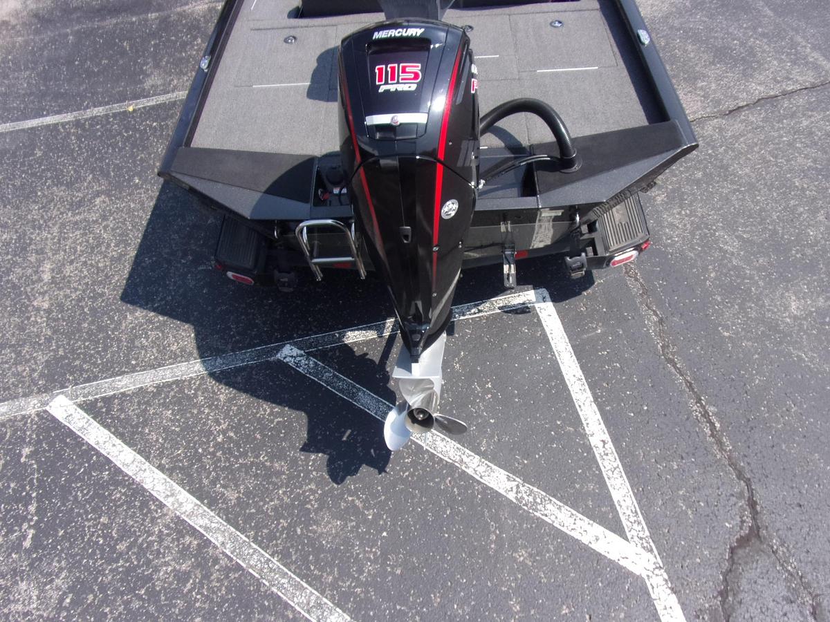 Used 2021 Vexus AVX 189 C with Mercury 115 Pro XS 4-stroke