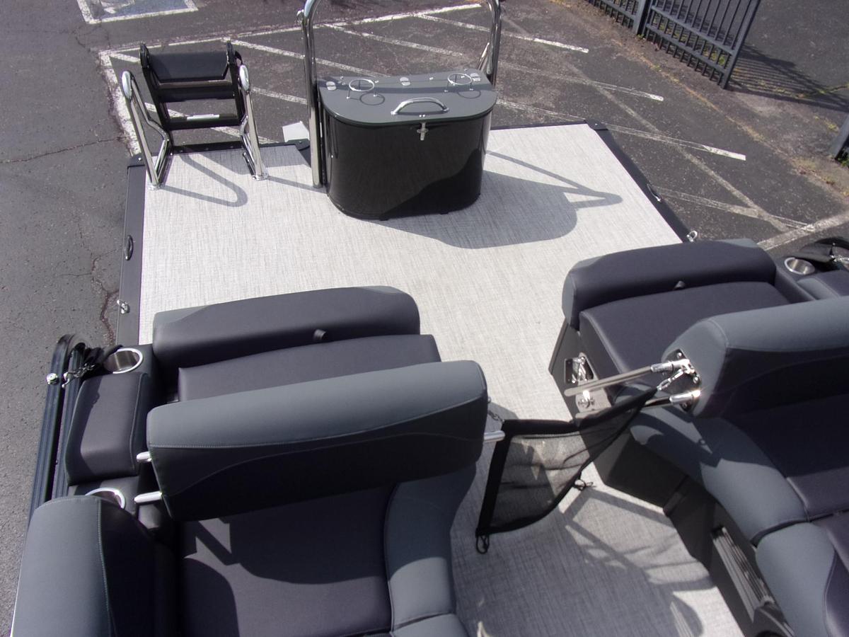 2026 Avalon 23 LSZ Quad Lounger Shift triple log with Suzuki DF 250 SS 4-stroke