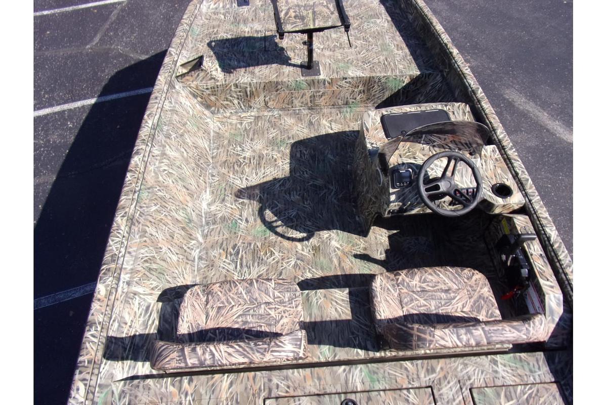 2025 SeaArk Phantom 20 XV Side Console