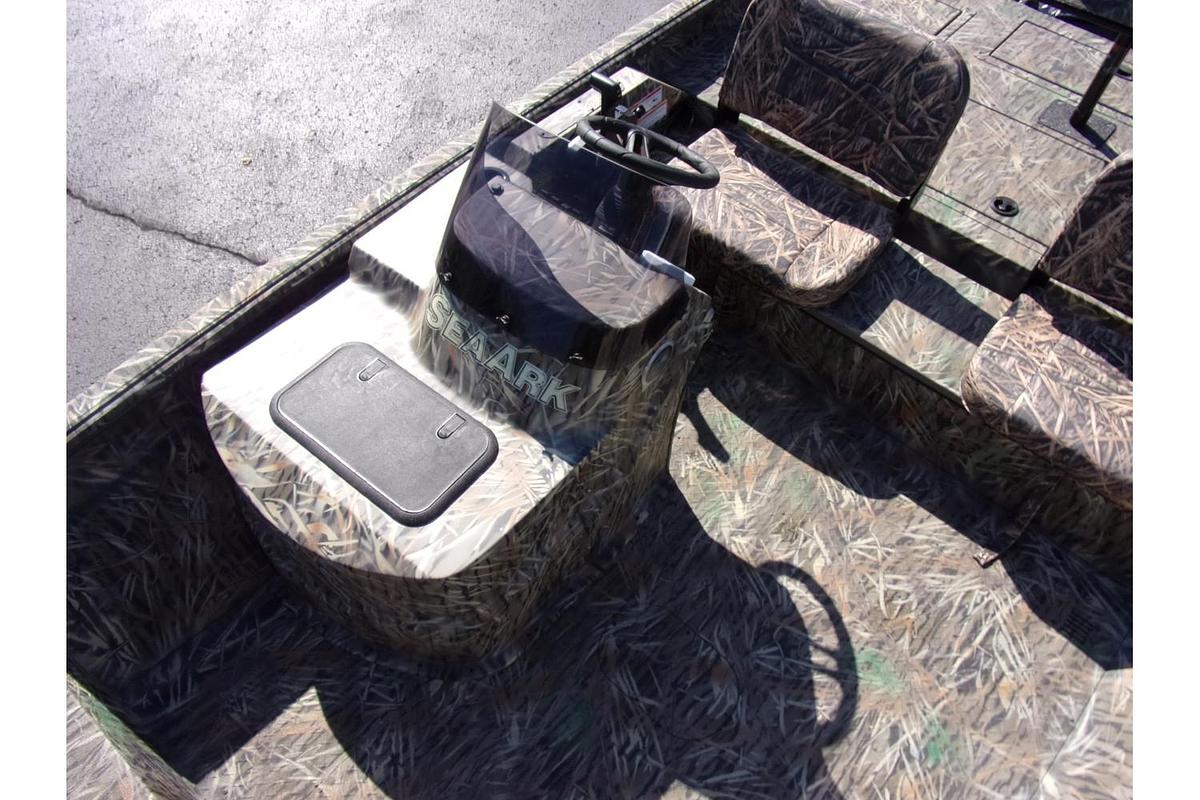 2025 SeaArk Phantom 20 XV Side Console