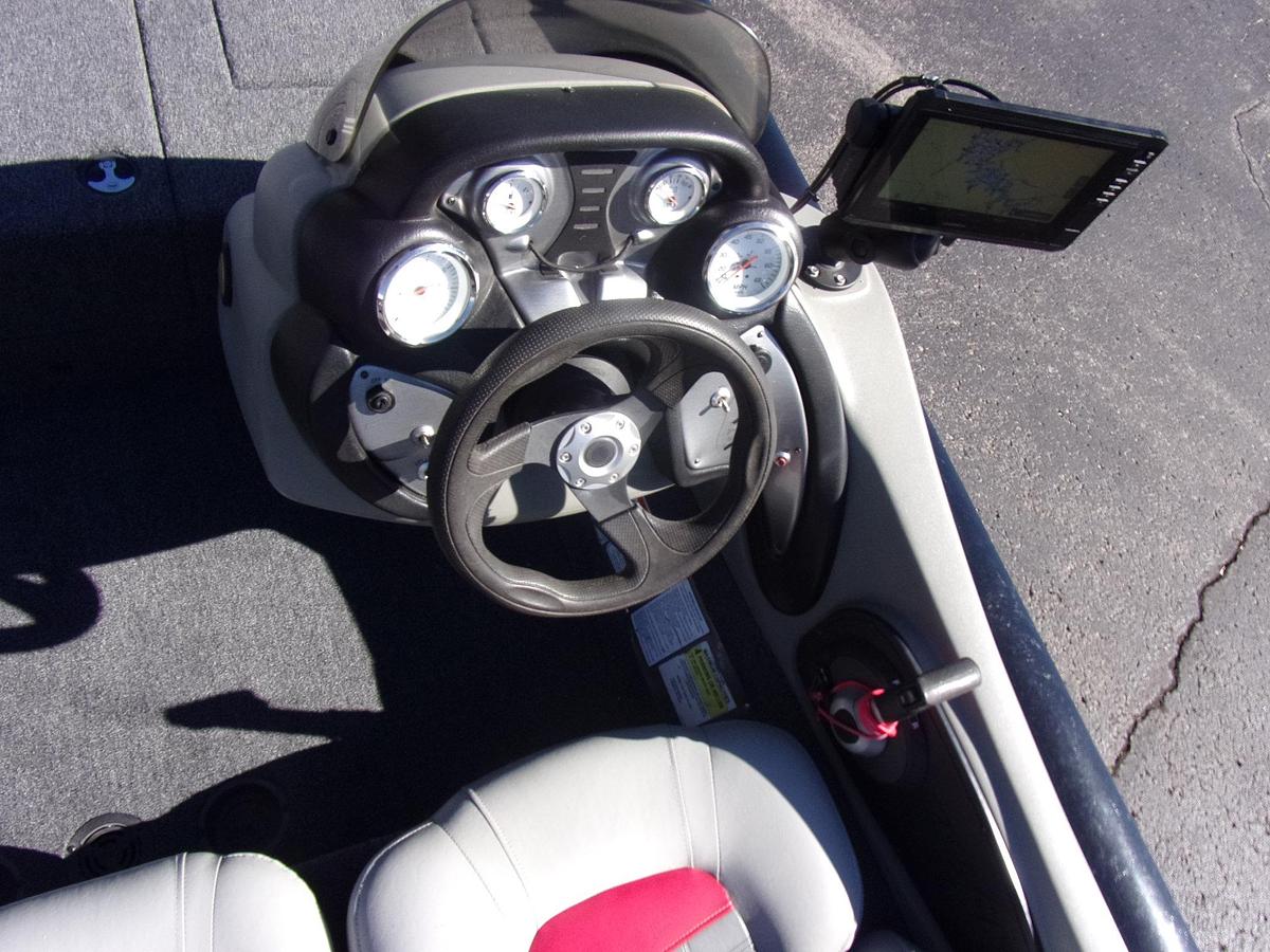 Used 2017 Tracker 175 TXW with Mercury 75 4-stroke, brand new carpet, Garmin 93 SV and Power Pole