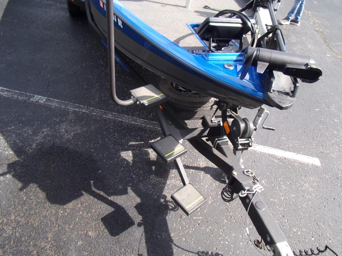 Used 2020 Vexus AVX 2080 with Mercury 200 L Pro XS 4-stroke with only 130 hours