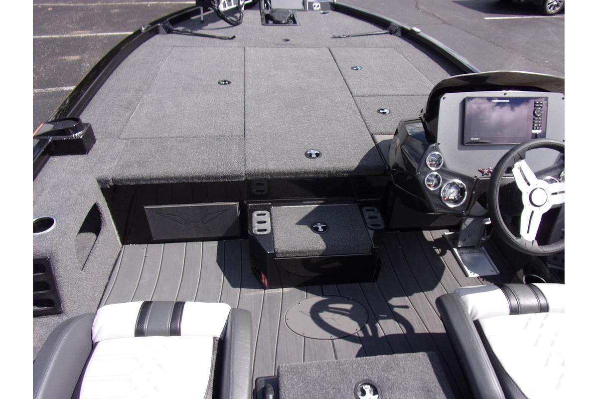 2026 Vexus AVX 2100 Blackout