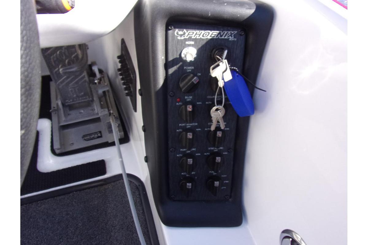 Used 2018 Phoenix Boats 618 Pro - like new with only 20 hours!