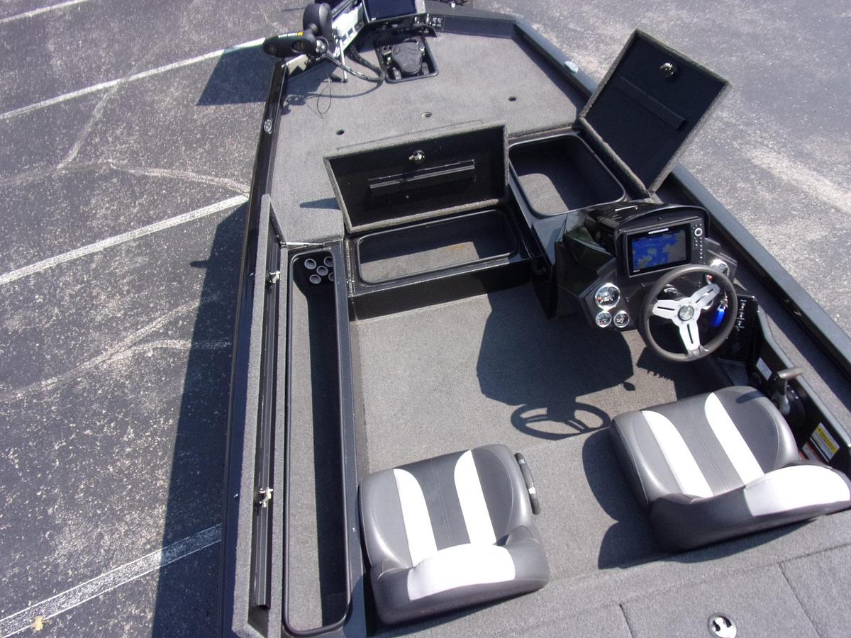 Used 2021 Vexus AVX 189 C with Mercury 115 Pro XS 4-stroke