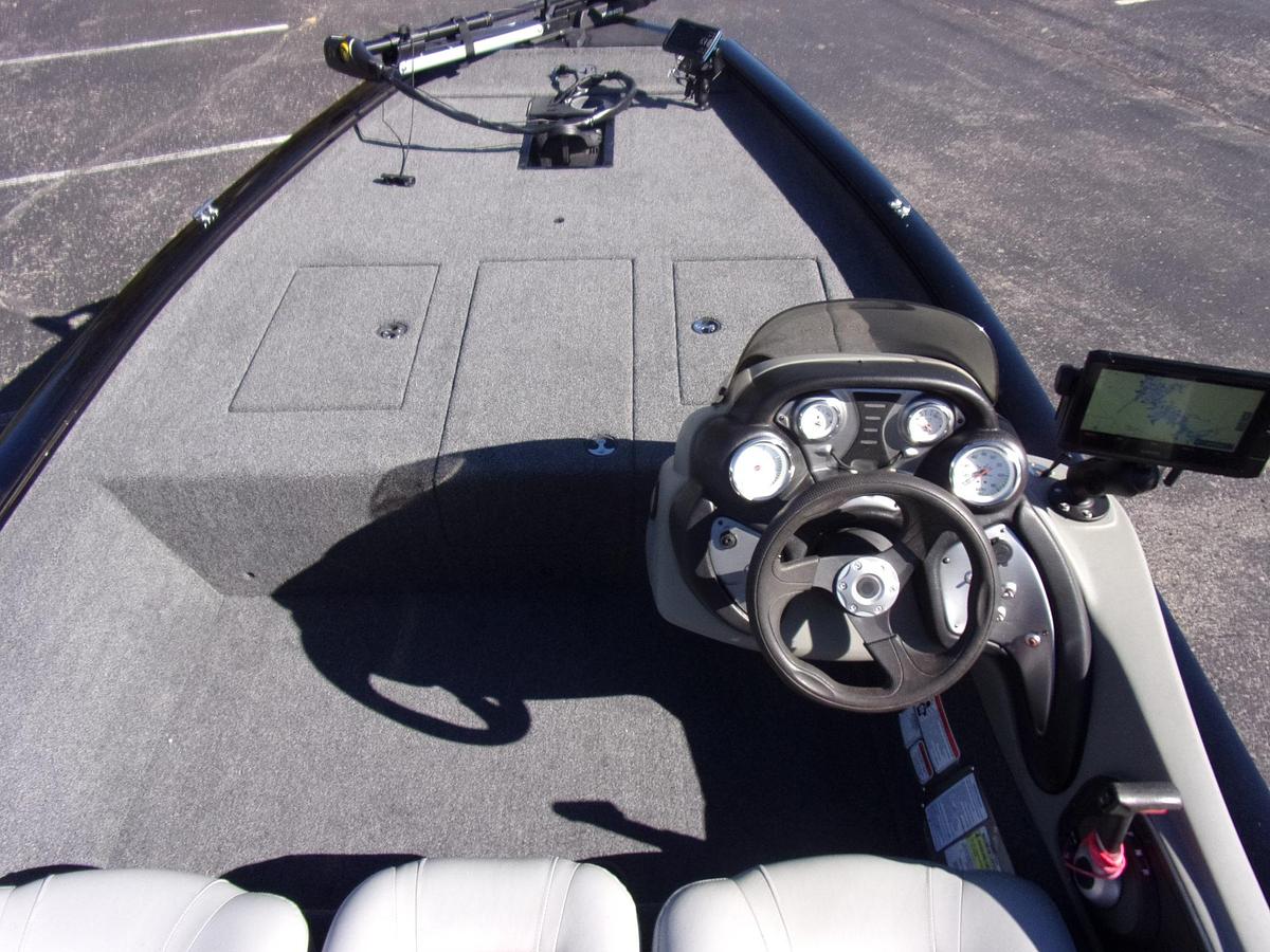 Used 2017 Tracker 175 TXW with Mercury 75 4-stroke, brand new carpet, Garmin 93 SV and Power Pole